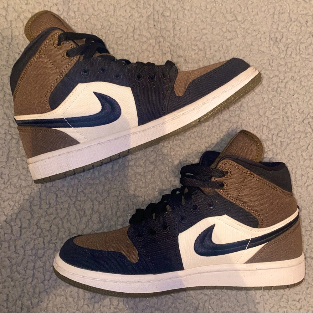 Jordan 1 mids
